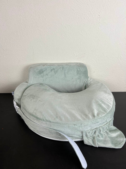 secondhand My Brest Friend Deluxe Nursing Pillow