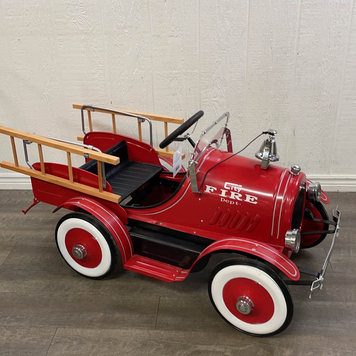 City Fire Dept. 消防車 ペダルカー レトロティン・トイ中古 City Fire Dept. 消防車 ペダルカー レトロティン・トイ中古 組立要