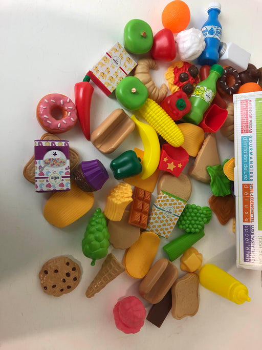 secondhand KidKraft Deluxe Tasty Treats Pretend Food