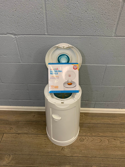 used Munchkin Arm & Hammer Diaper Pail