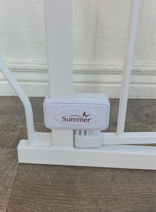 secondhand HomeSafe By Summer Infant Easy Step Walk Through Gate