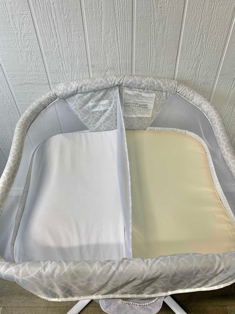 Halo BassiNest Twin Sleeper