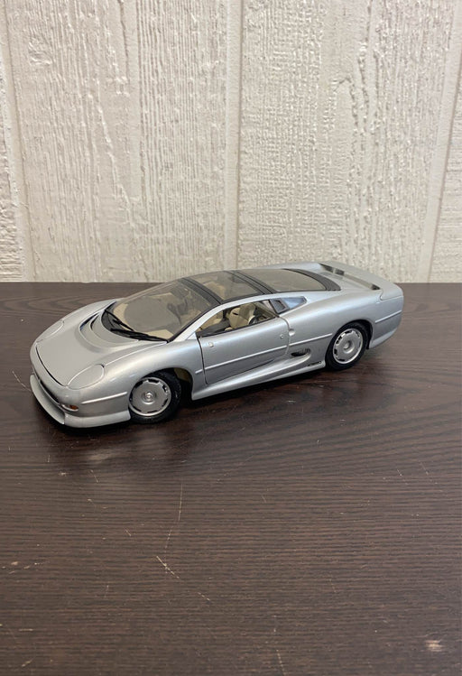 secondhand Maisto Special Edition 1:18 Jaguar XJ220