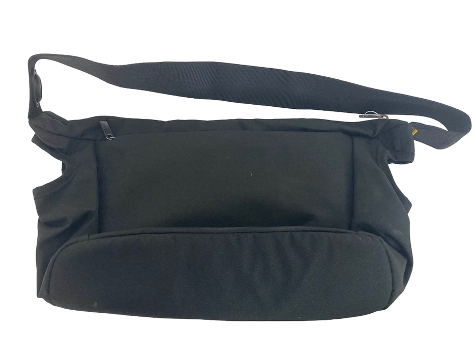 secondhand Doona Essentials Bag