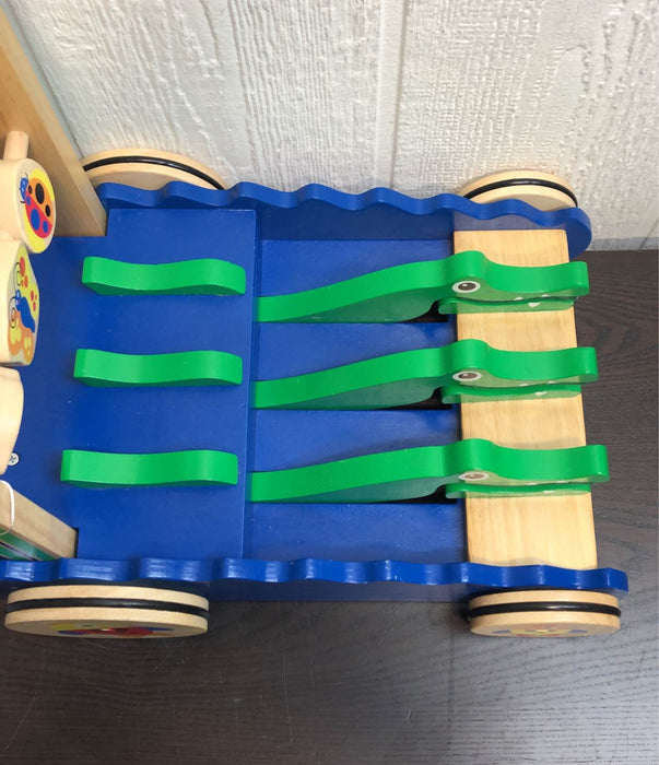 used Melissa & Doug Chomp and Clack Alligator Push Toy