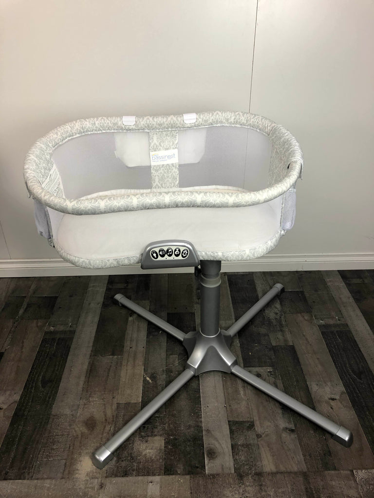Halo Bassinest Swivel Sleeper, Premiere Series with Storage Caddy