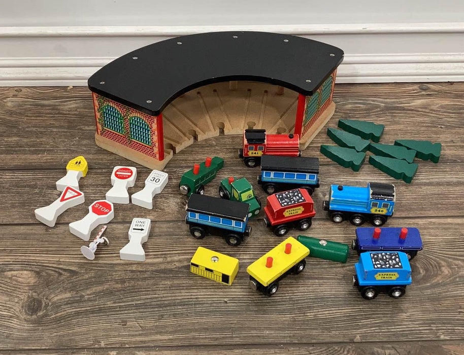 secondhand Melissa & Doug Wooden Railway Set