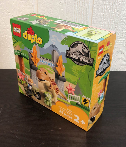 secondhand LEGO duplo Jurassic World T. rex and Triceratops Dinosaur Breakout