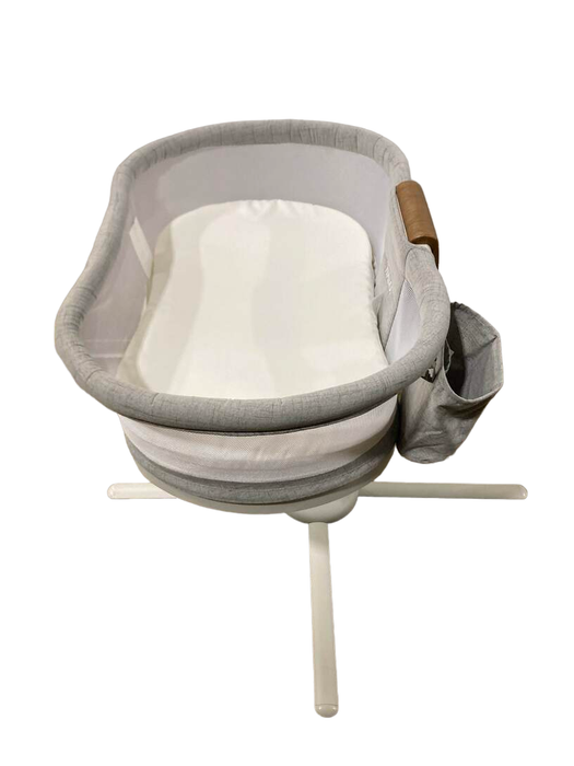 secondhand Halo BassiNest Swivel Sleeper Luxe Plus Series
