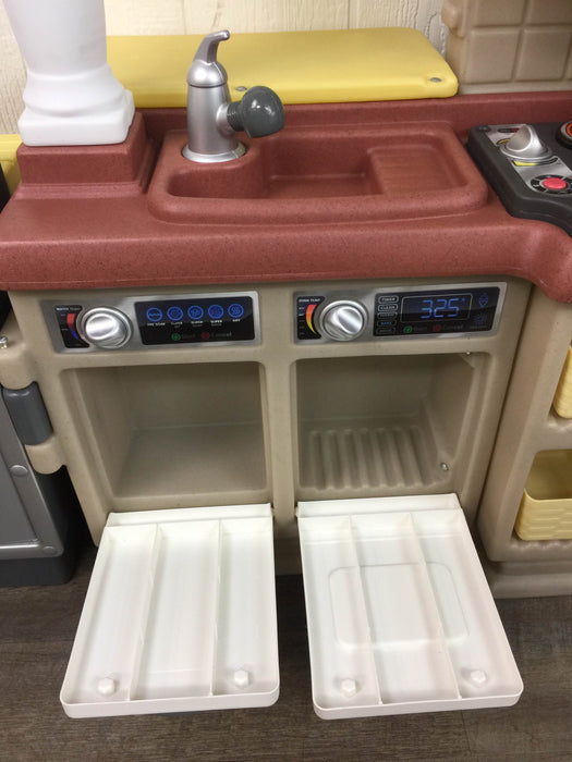 used Little Tikes Sizzle And Serve Kitchen