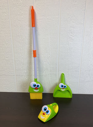 SILLY SAM BROOM AND DUSTPAN - The Toy Insider