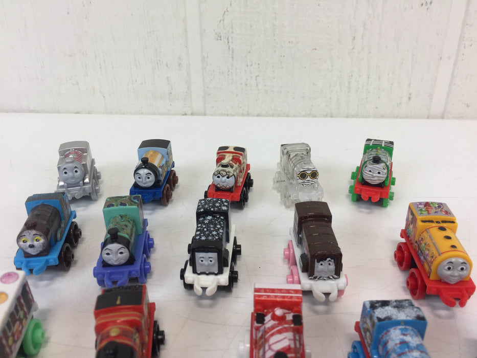 Shop BUNDLE Thomas Mini Set, 20 Trains, Holiday at GoodBuy Gear