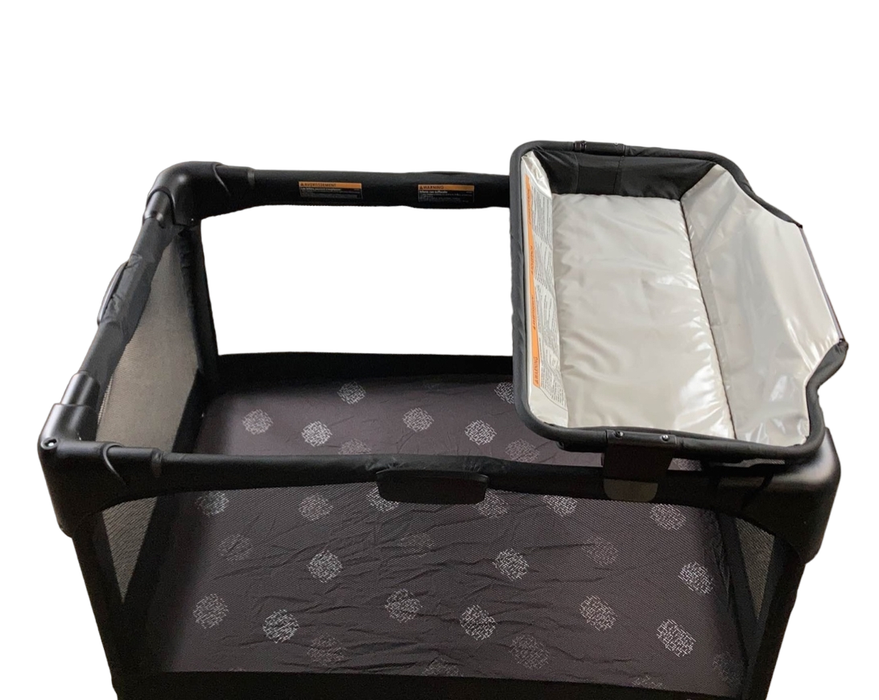 secondhand 4moms Breeze Playard Plus, 1045