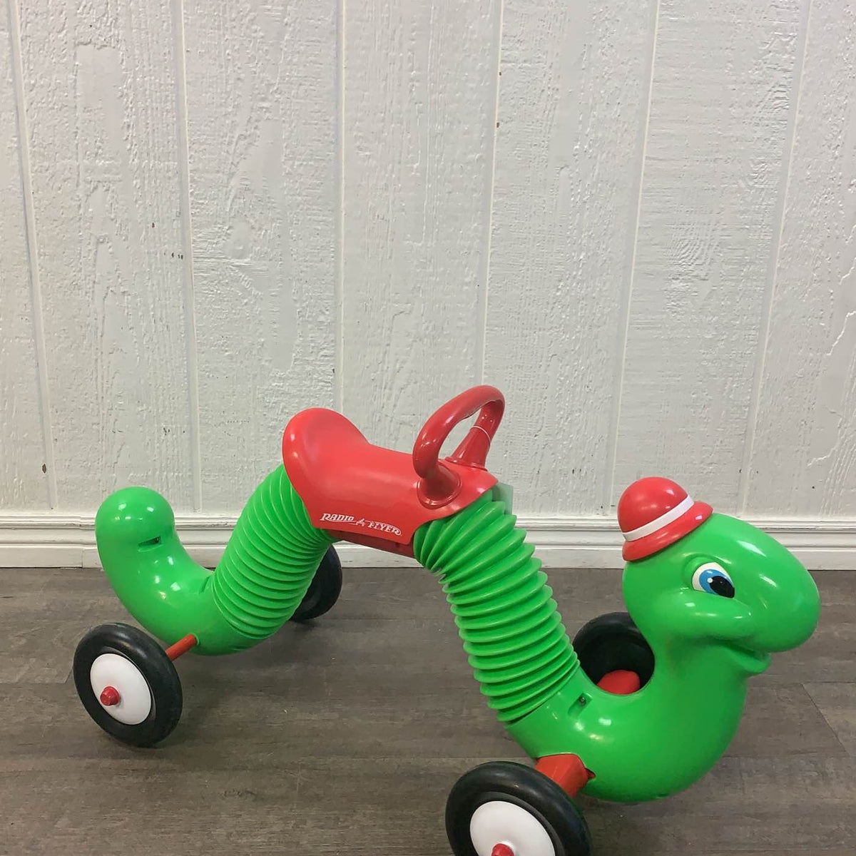 Radio Flyer Inchworm Ride On, Green