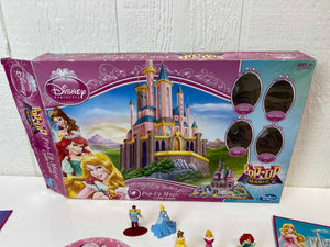 Jogo do Castelo Popup Magic 3D Princesas Disney Hasbro em Promoção na  Americanas