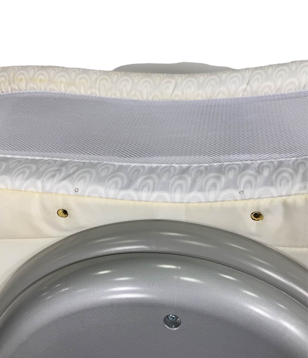 secondhand Halo BassiNest Swivel Sleeper, Premiere Series