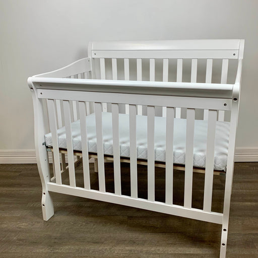 secondhand Dream On Me Aden 4 in 1 Convertible Mini Crib