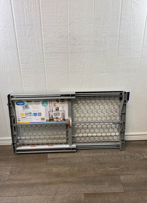 secondhand Regalo Plastic Expandable Safety Gate