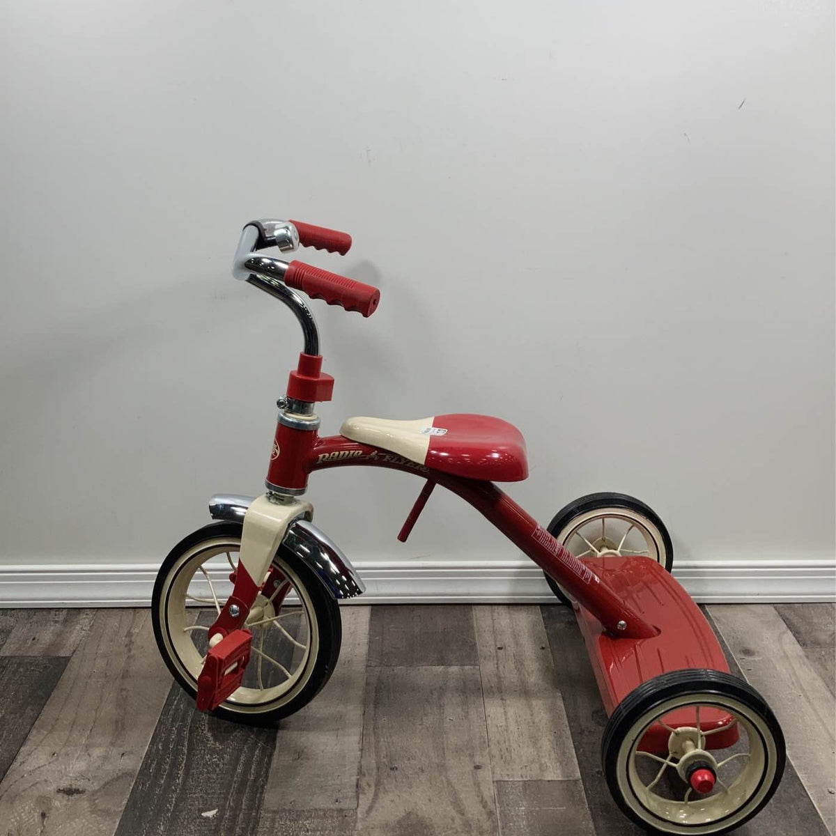 Radio Flyer Classic Tricycle, Red