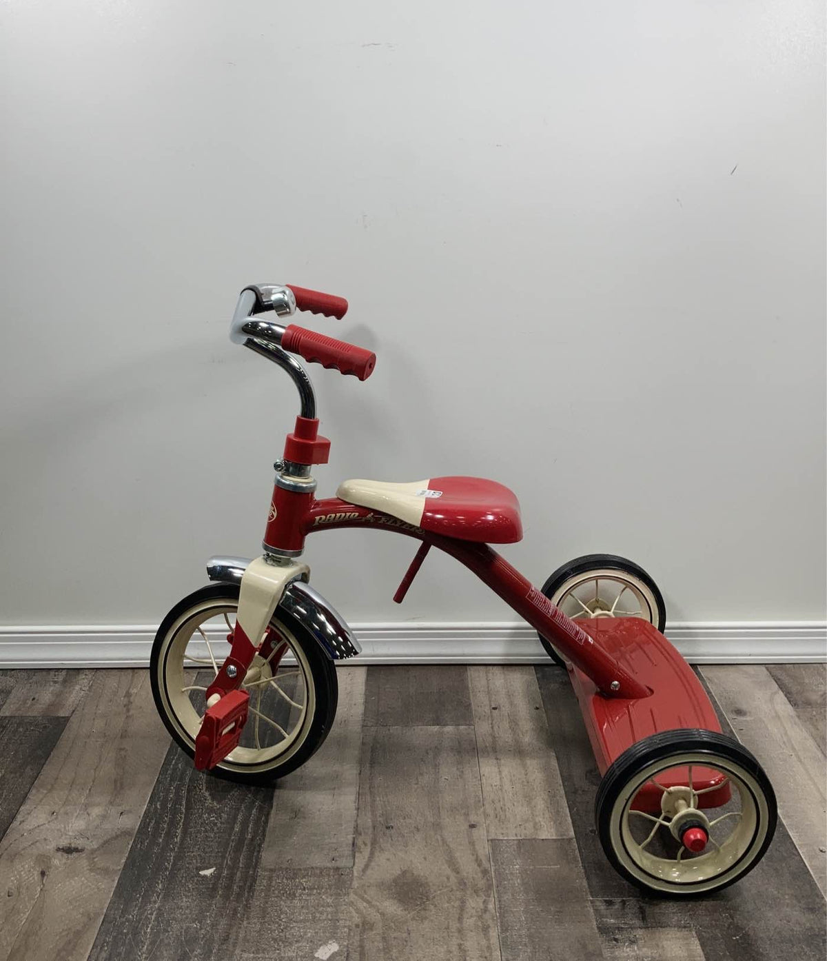 Radio Flyer Classic Tricycle, Red