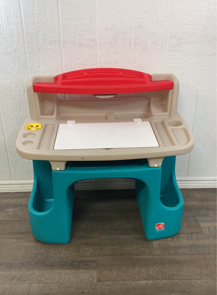 Step 2 Deluxe Art Master Desk Kids Art Table with Storage and Chair 