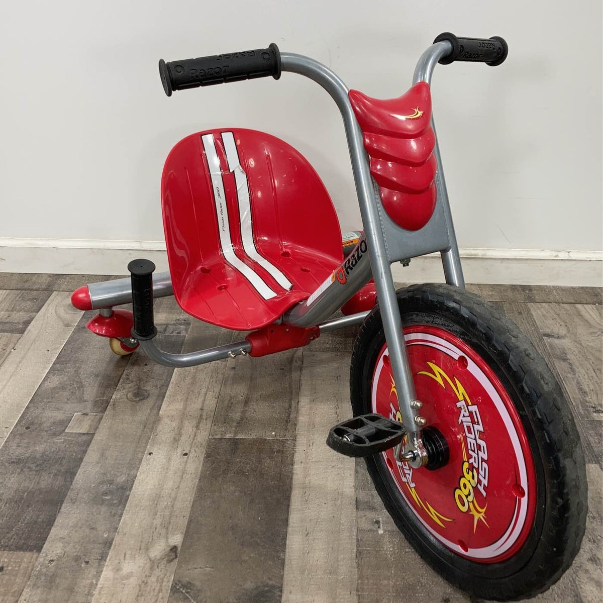 ラッキー Gravely Pro-Turn ZX 60″ Zero Turn Mower 991291 – Hills Power Pro Inc.