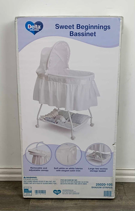 secondhand Delta Children Sweet Beginnings Bassinet