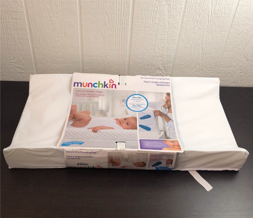 secondhand Munchkin Secure Grip Waterproof Diaper Changing Pad