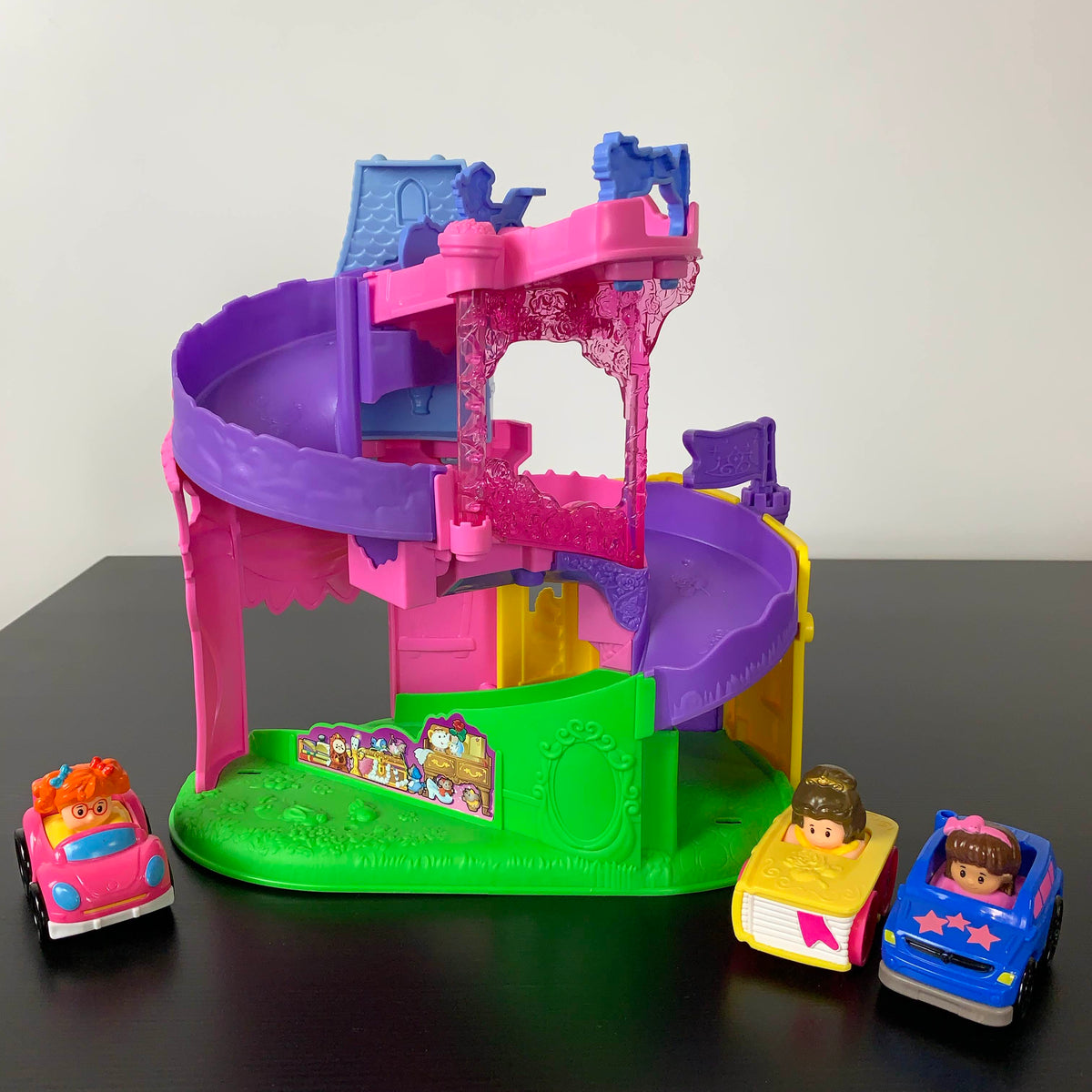 Fisher-Price Little People Disney Princess Light Twist Wheelies Towe