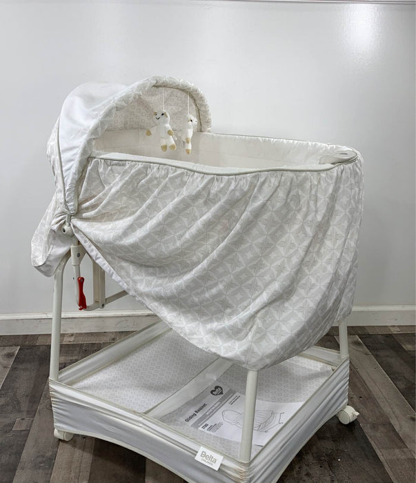 secondhand Delta Children Deluxe Gliding Bassinet