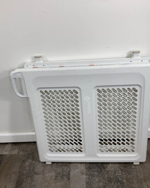 used Safety 1st Pressure Mount Lift, Lock and Swing Gate