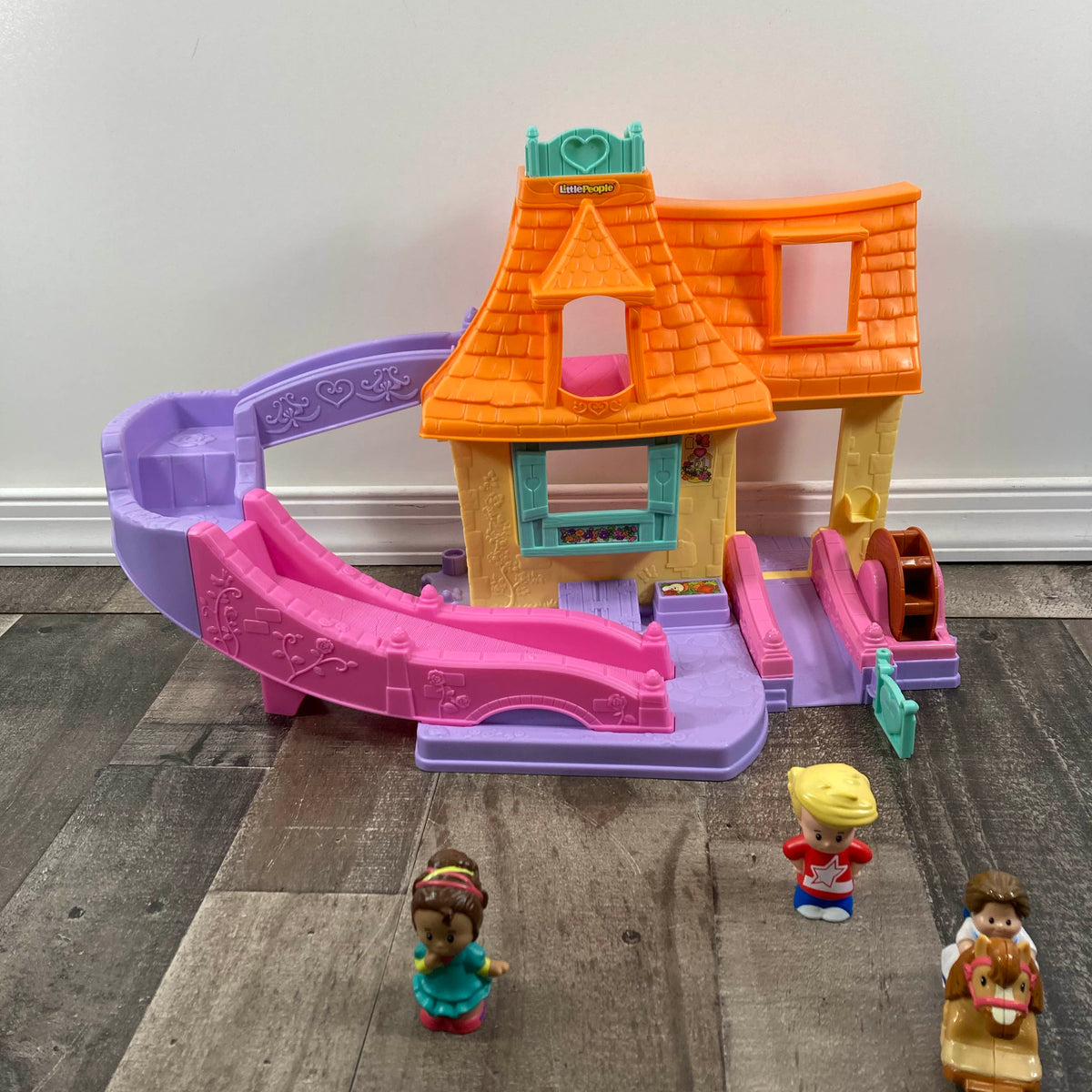 Fisher Price Little People Belle Klip Klop Cottage
