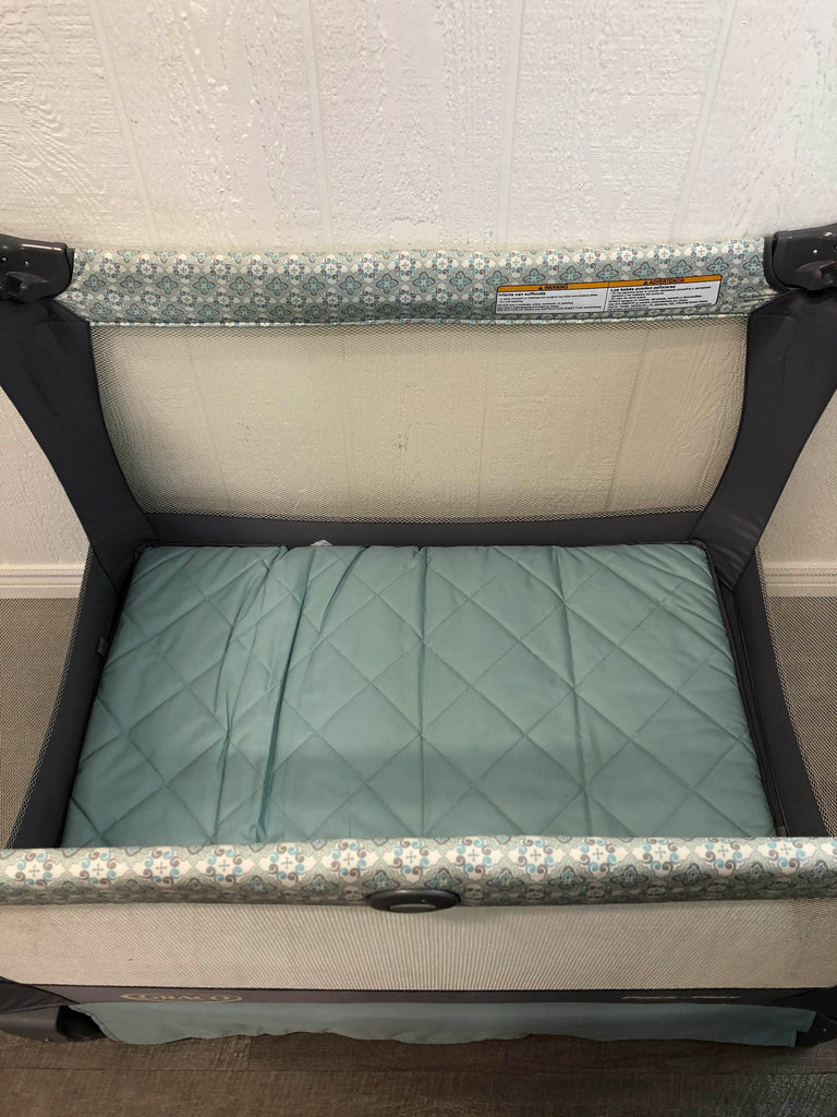 Graco Pack And Play With Cuddle Cove Playard