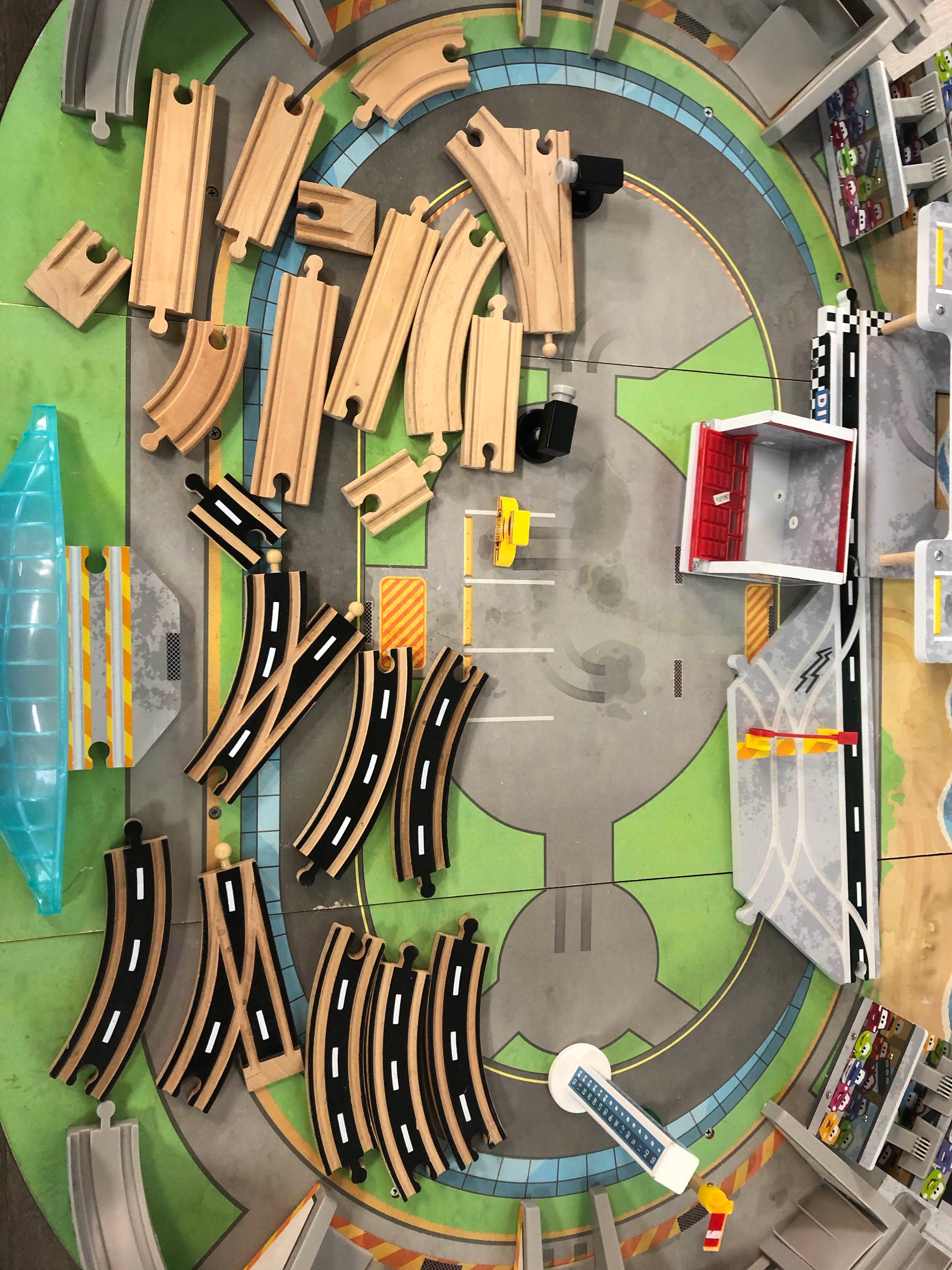 KidKraft Disney Pixar Cars 3 Florida Speedway Train Table Racetrack ...