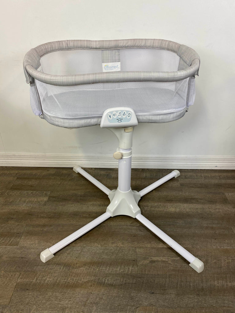 Halo BassiNest Swivel Sleeper Luxe Plus Series with Newborn Insert