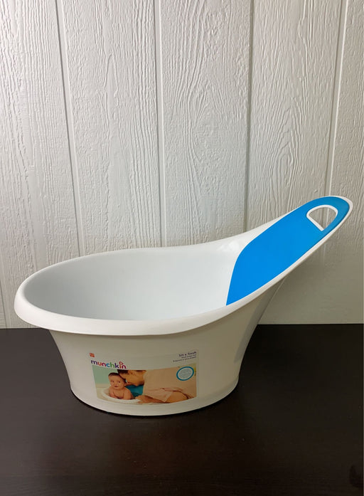 used Munchkin Sit & Soak Baby Bathtub