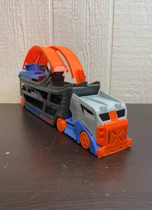 secondhand Hot Wheels Transporter Truck Mobile Play Set