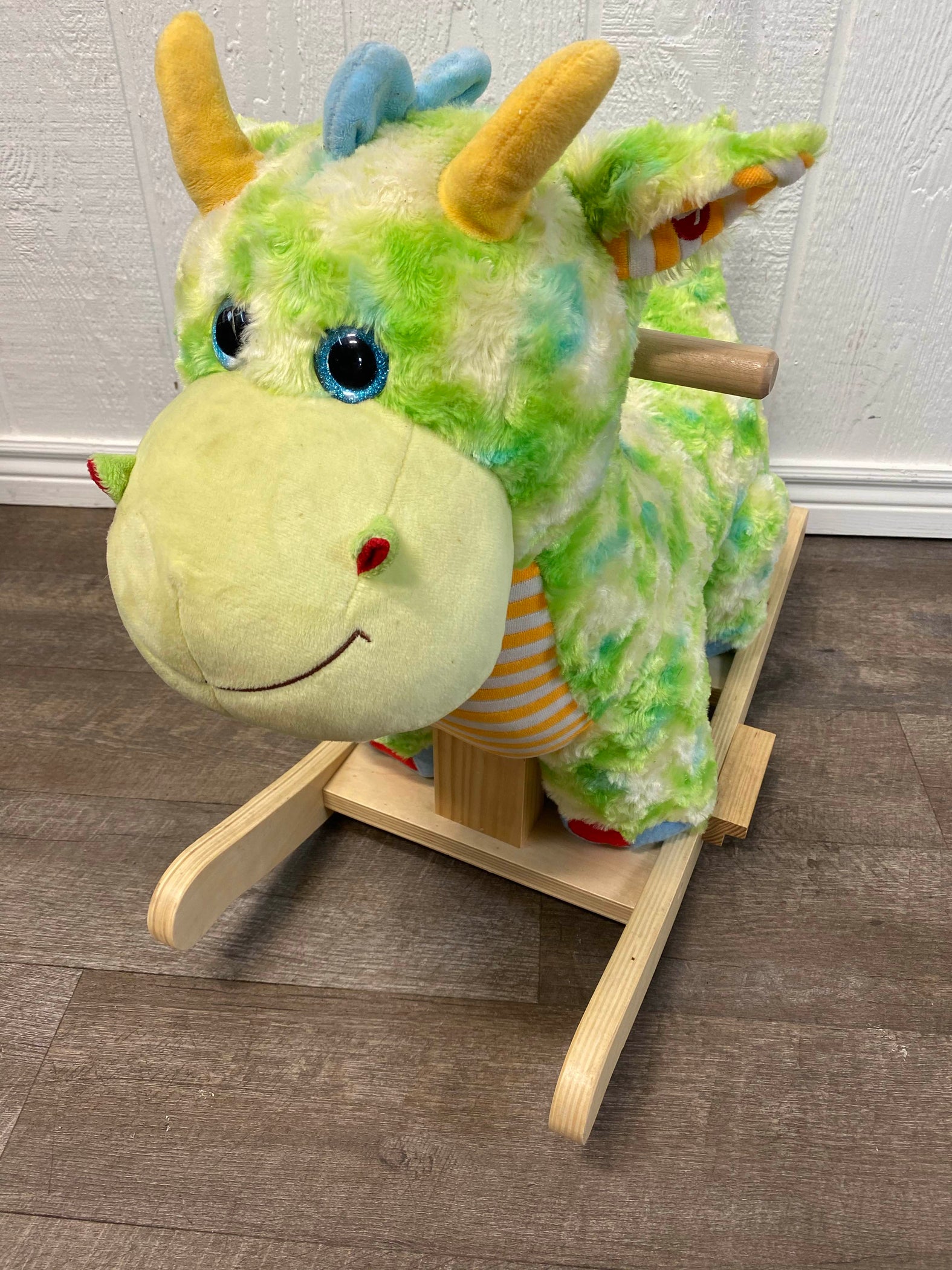 Hugfun Plush Rocker Chair With Melody — GoodBuy Gear