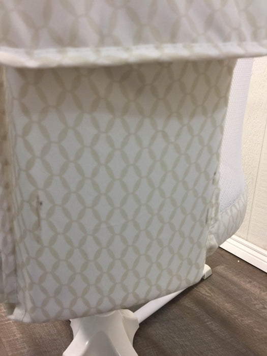 Shop Halo Bassinest Swivel Sleeper at GoodBuy Gear