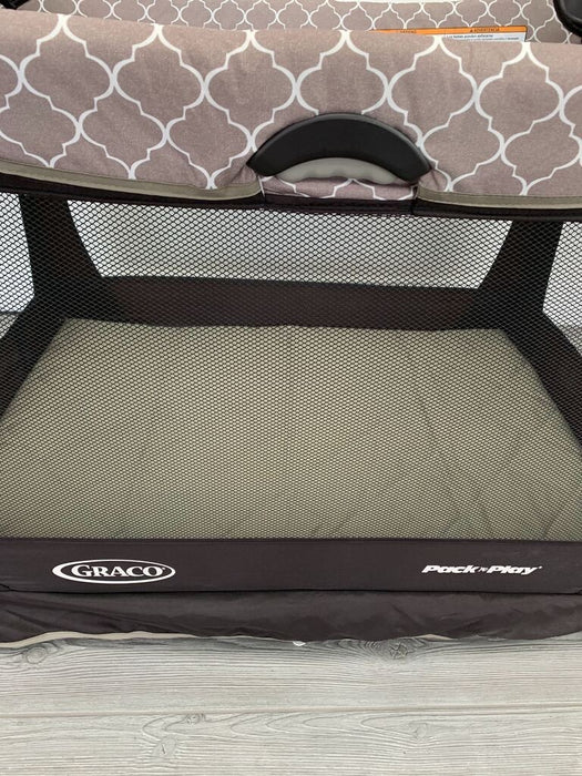 Graco Pack N Play Playard with Napper & Changer