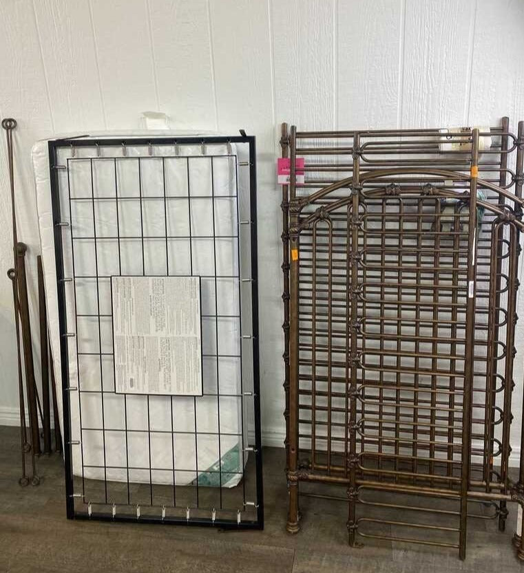 Bratt Decor II Crib, Vintage Gold