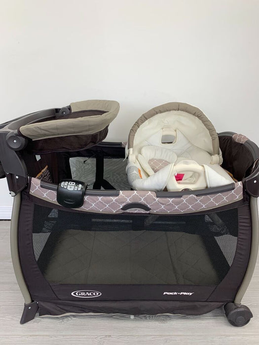 Graco Pack N Play Playard with Napper & Changer